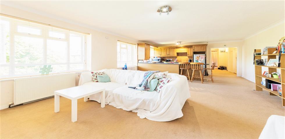 Modern Apartment Mapesbury Road, Kilburn